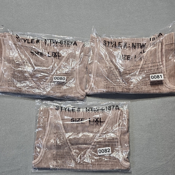 Zenana Outfitters Ribbed Reversible Ribbed Tank Top So Soft - New In Poly PTP 19 - Picture 4 of 4